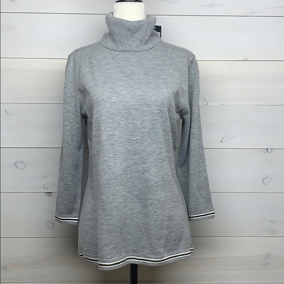 Tommy Hilfiger Sweaters - 🌸4/$25🌸 Tommy Hilfiger Sweater